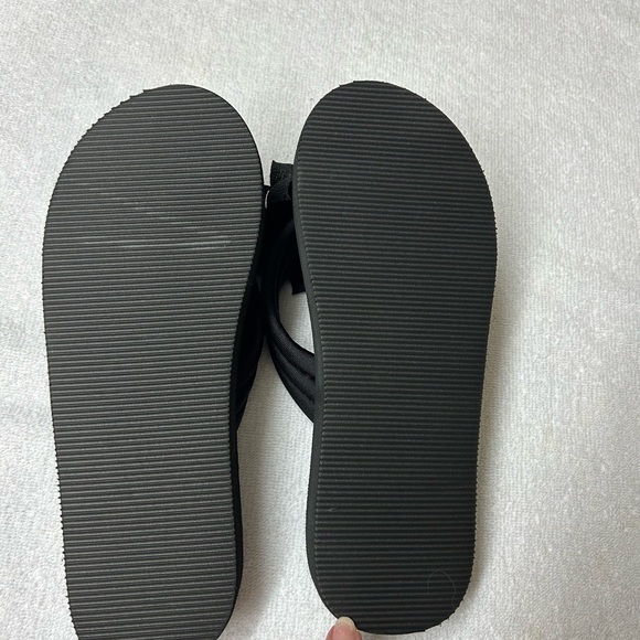 NEW! Black Floral Women's Sandals Size 8 - Picture 3 of 4